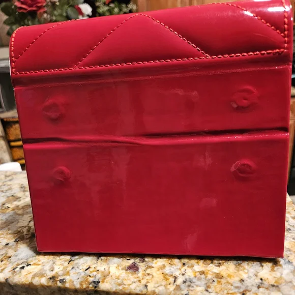 Yves Saint Laurent Red Chevron Quilted Women's Bag - Picture 2 of 5